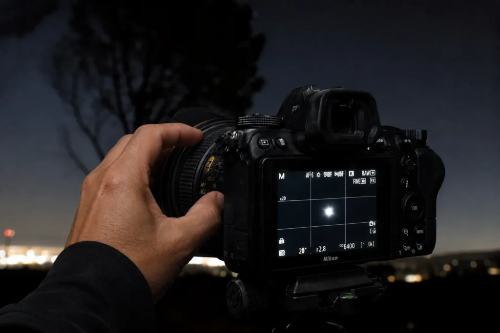 C&oacute;mo enfocar manualmente de noche para fotografiar estrellas &mdash; detalle de anillo de enfoque en lente