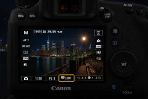 Pantalla de cámara mostrando ajuste de ISO 3200 en fotografía nocturna