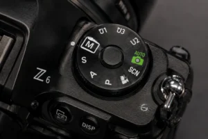 Rueda de modos de una c&aacute;mara DSLR con el modo M seleccionado